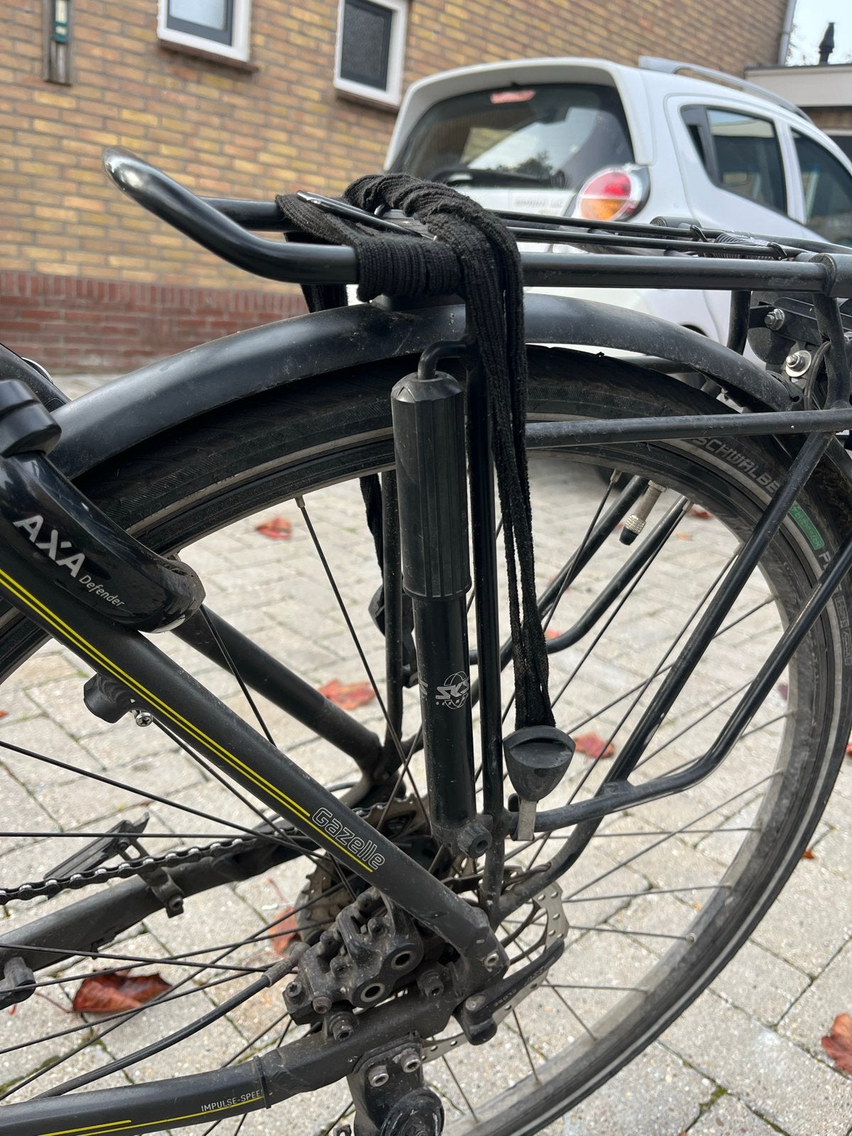Foto 18 van Gazelle E-bike met defecte trapondersteuning, 2 accu's