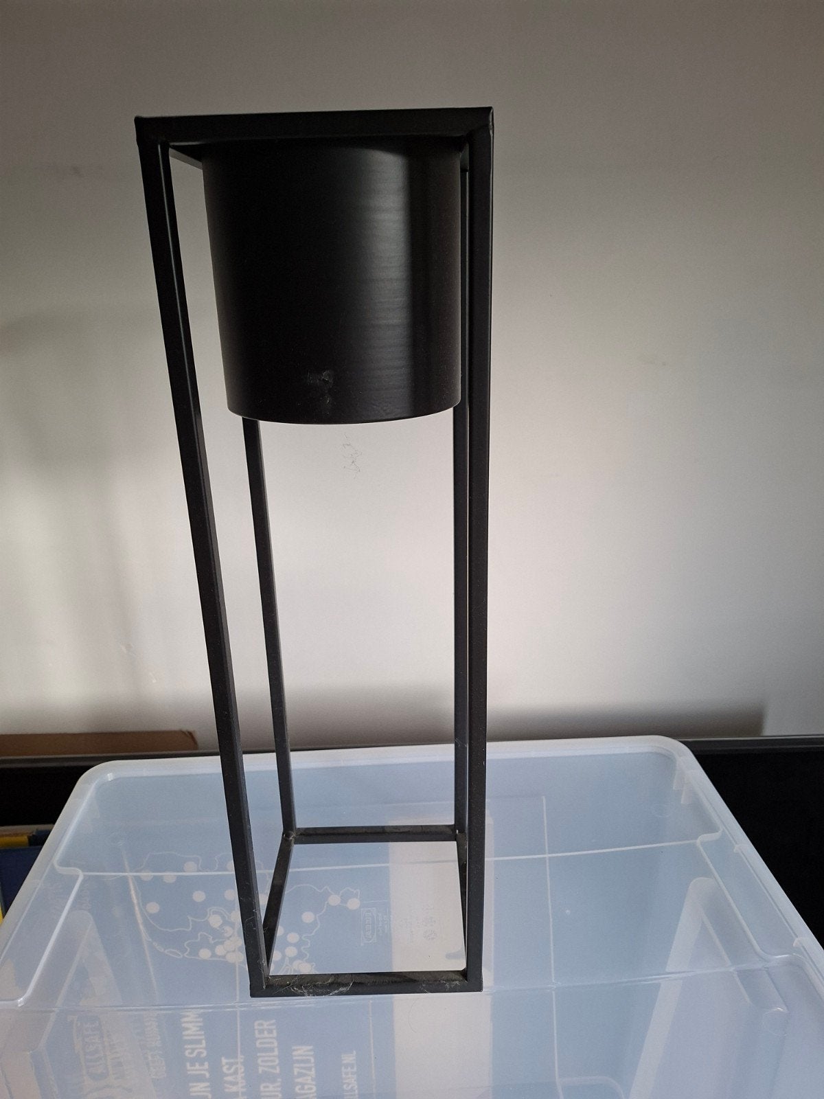 Zwarte plantenstandaard met pot - 12 cm doorsnee, Ophalen, Gebruikt, Zwart, Metaal