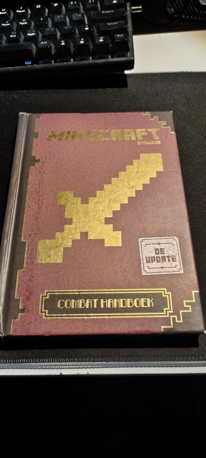 4 minecraft boeken 3 handleiding boeken en 1 verhaal, Boeken, Informatica en Computer, Ophalen of Verzenden, Gelezen, Overige onderwerpen
