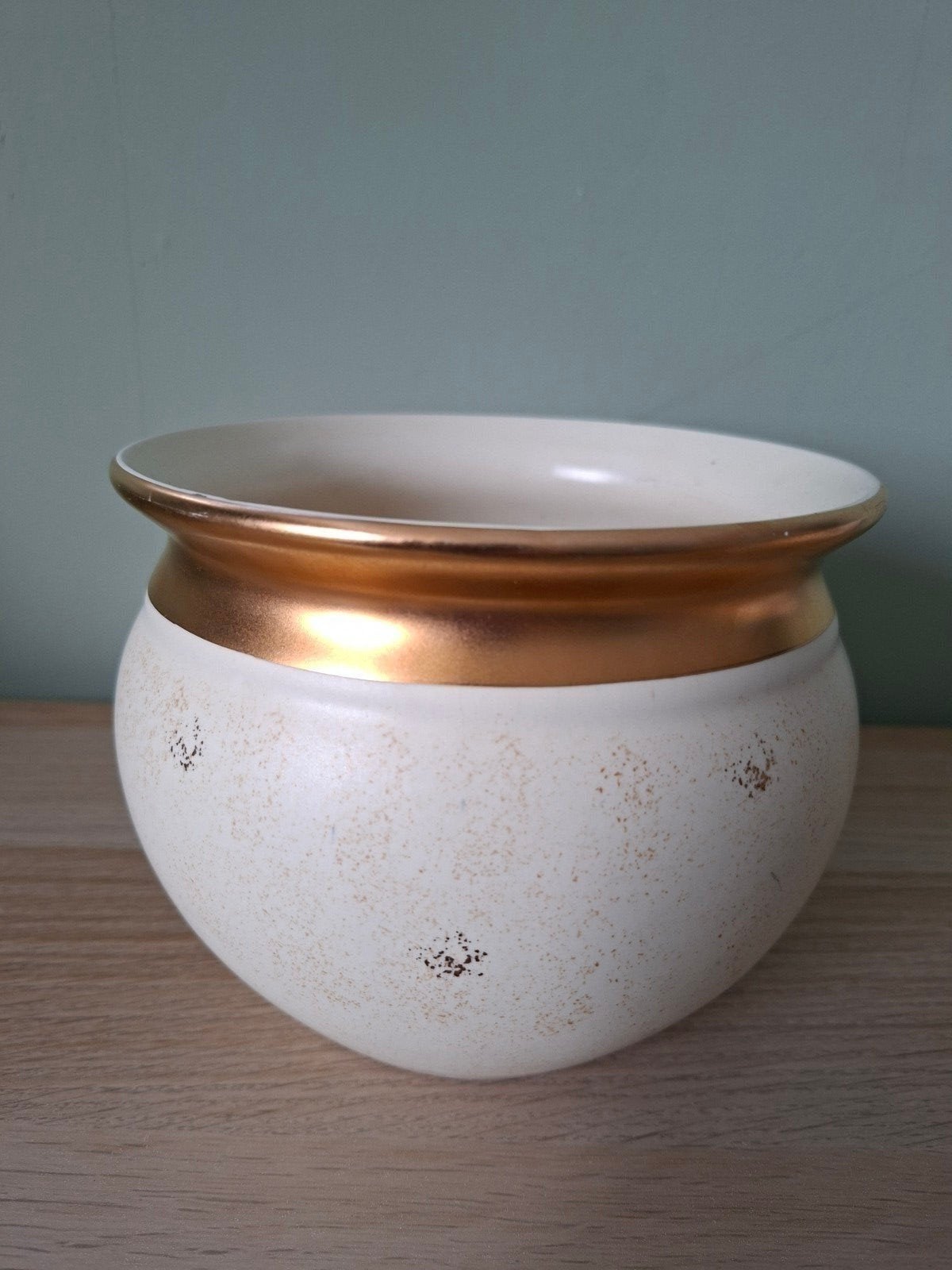 Bloempot wit/goud, Ophalen, Rond, Zo goed als nieuw, Aardewerk