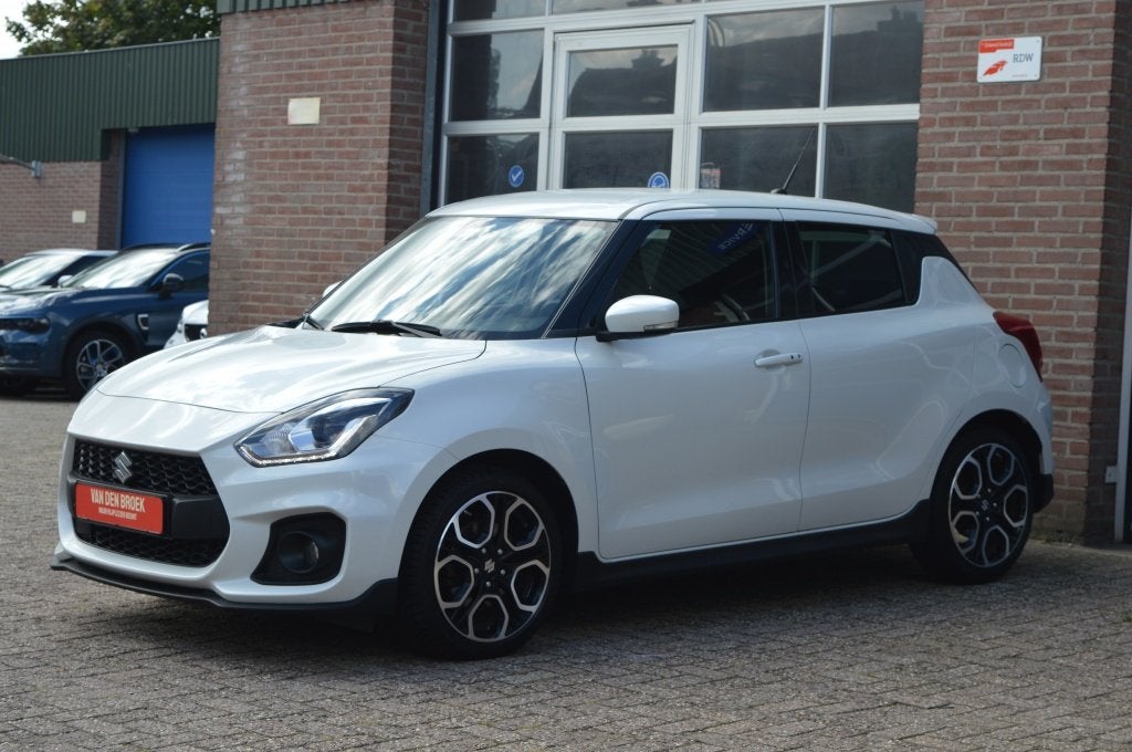 Suzuki Swift 1.4 Sport | CAMERA - STOELVERW. (bj 2021), Auto's, Stof, Gebruikt, 4 cilinders, 129 pk