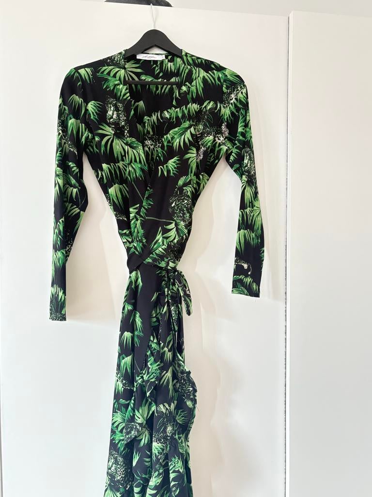 Zwarte wikkeljurk met groene bladprint - Ambika, Zwart, Ophalen of Verzenden, Zo goed als nieuw, Maat 36 (S)