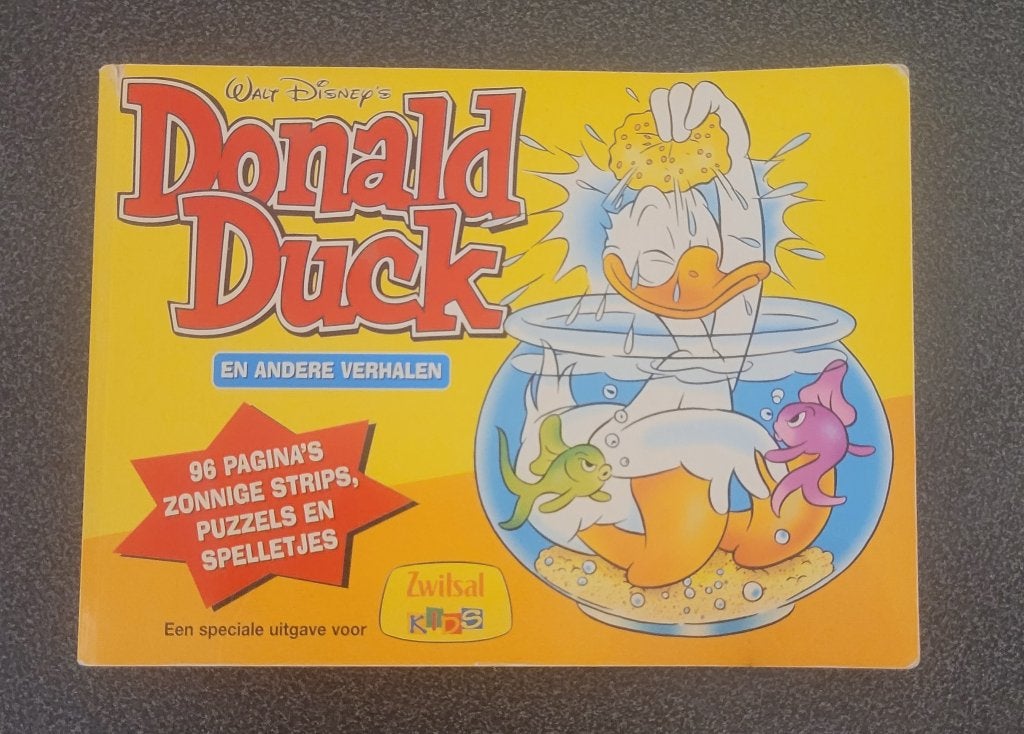 Donald Duck strips, puzzels, spelletjes, Eén stripboek, Ophalen of Verzenden, Zo goed als nieuw