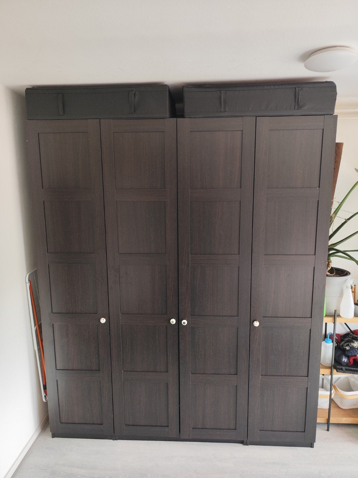 Zwartbruine Ikea Pax garderobe kast met Bergsbo deuren, Ophalen, Met deur(en), Gebruikt, 200 cm of meer
