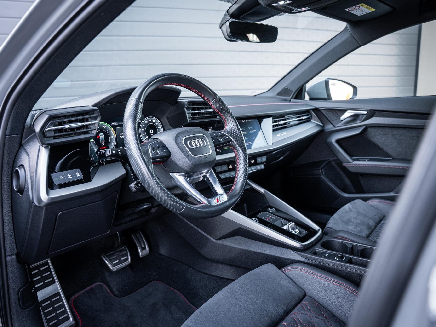 Audi A3 Sportback 45 TFSI e S edition Competition 3x S-Line, Auto's, Stof, Gebruikt, 4 cilinders, Hybride Elektrisch/Benzine