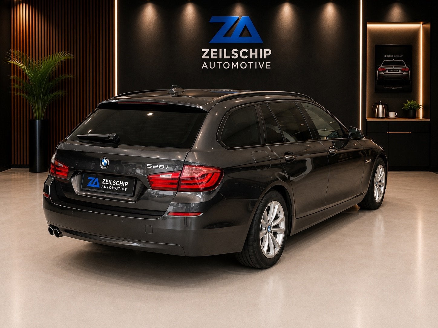 BMW 5-serie Touring 528i Facelift M Sport High Executive Pan, Auto's, Automaat, Dealer onderhouden, Gebruikt, 4 cilinders
