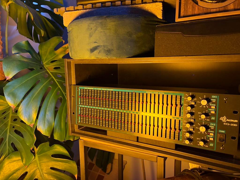 Altair EQ-230 (ZGAN), Ophalen of Verzenden, Zo goed als nieuw, Equalizer