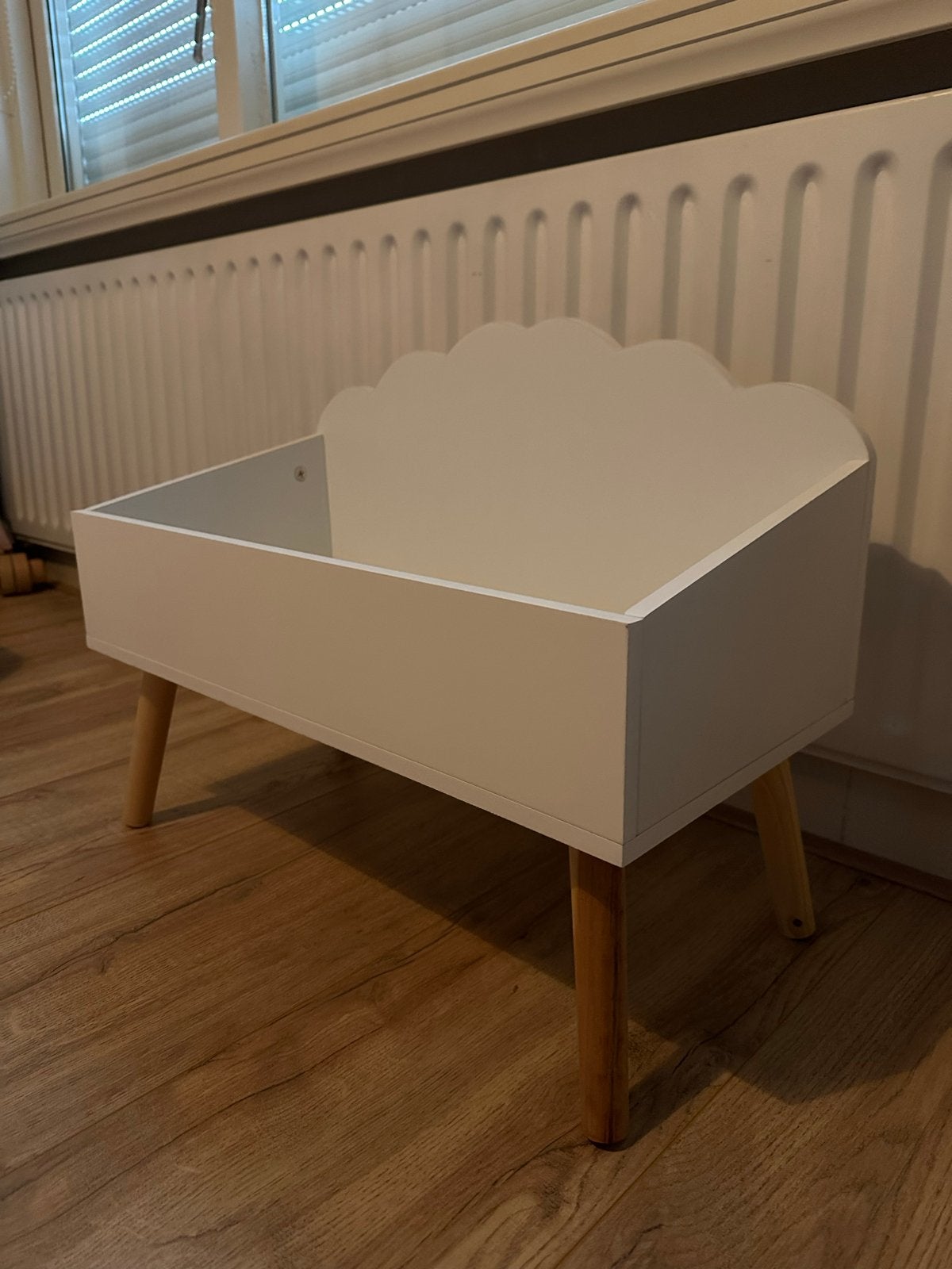 Leuke witte opbergbak met houten poten, Ophalen, Zo goed als nieuw, Overige typen