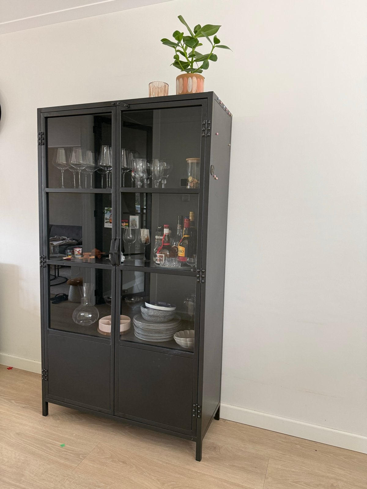 Kwantum Metale Vitrinekast Castello - Zwart, Ophalen, 50 tot 100 cm, Zo goed als nieuw, Metaal