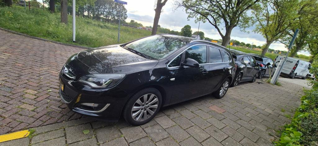 Opel Astra 1.4 Turbo Ecotec 120pk 2016 Zwart, Auto's, Opel, Voorwielaandrijving, 4 cilinders, Stoelverwarming, 1337 kg