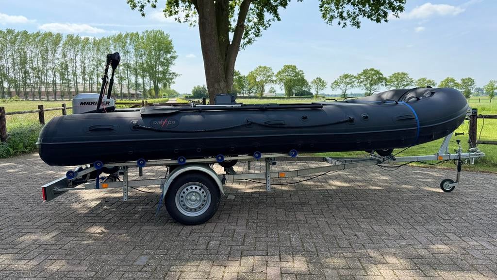 Raptor 470 rubberboot + kanteltrailer + motor + visvinder, Watersport en Boten, Rubberboten, Inclusief motor, Zo goed als nieuw