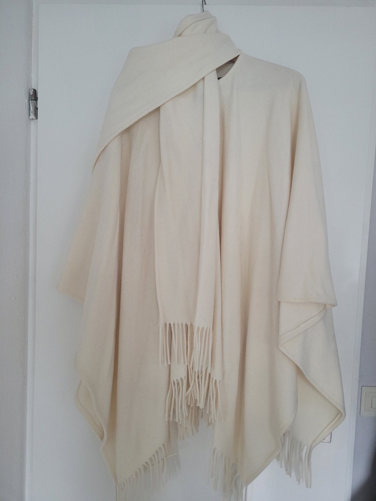 Beaumont Amsterdam wollen poncho/cape gebroken wit. One size, Beaumont Amsterdam, Ophalen, Zo goed als nieuw, Overige kleuren