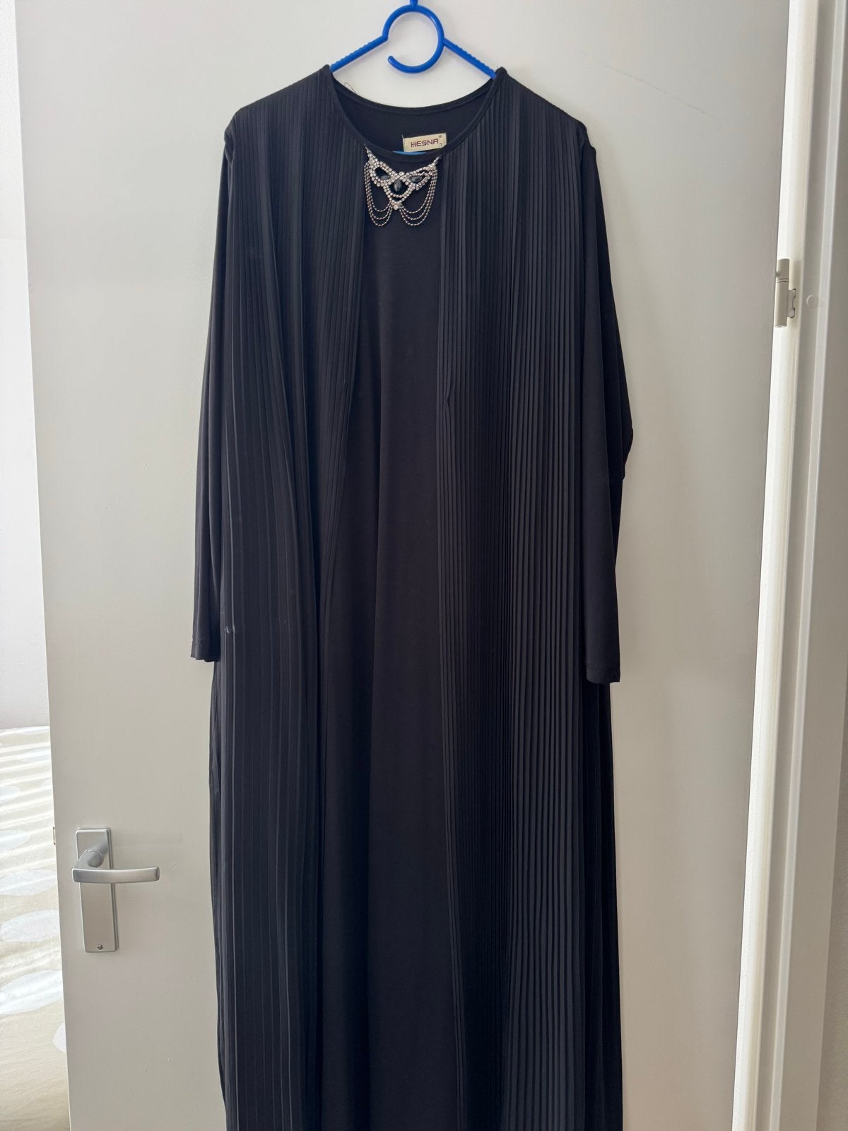 Zwarte geplooide abaya met lange mouwen, Zwart, Maat 42/44 (L), Ophalen of Verzenden, Zo goed als nieuw