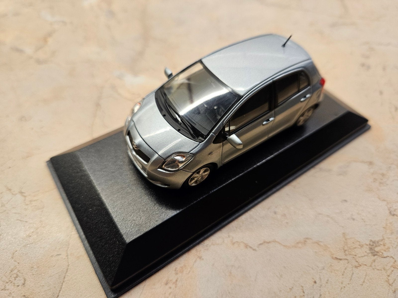 Minichamps Toyota Yaris P9 Silver 2006-2011 1:43, Ophalen of Verzenden, Nieuw, Auto, MiniChamps