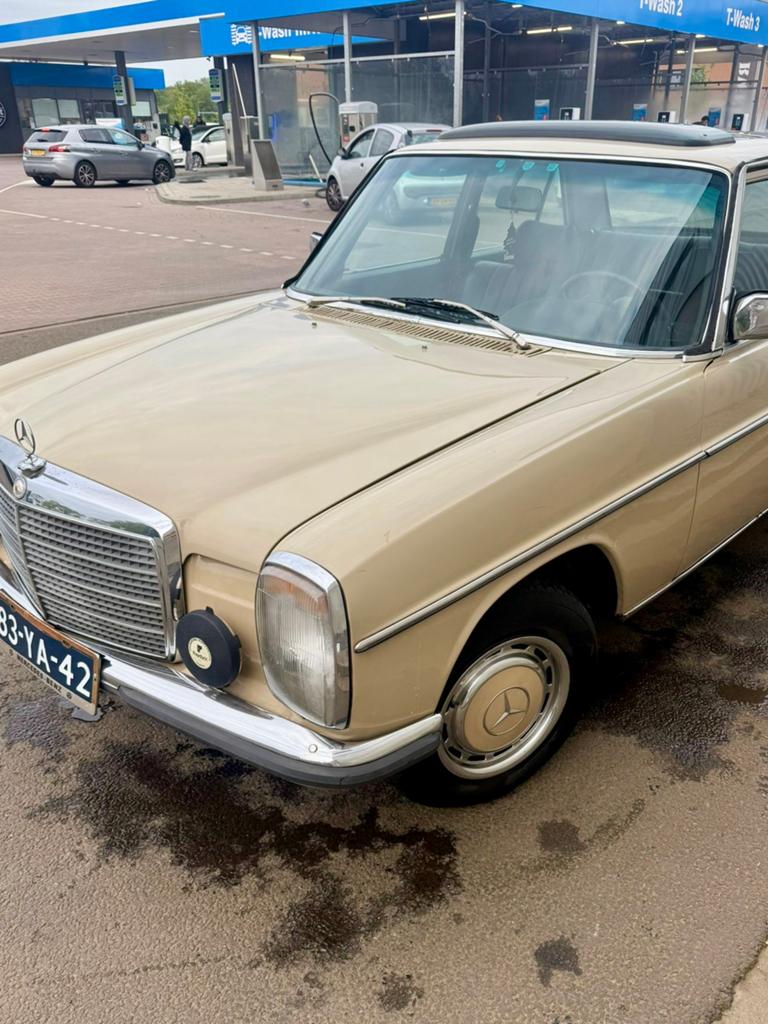 Mercedes 240D 3.0 Diesel Oldtimer 1975, Auto's, 1440 kg, Beige, Bedrijf, Sedan