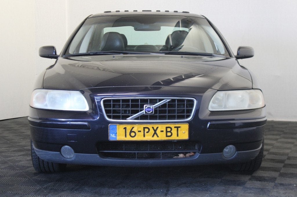 Volvo S60 2.0T Momentum |Pano|Trekhaak| (bj 2005, automaat), Gebruikt, Zwart, 1984 cc, Bedrijf