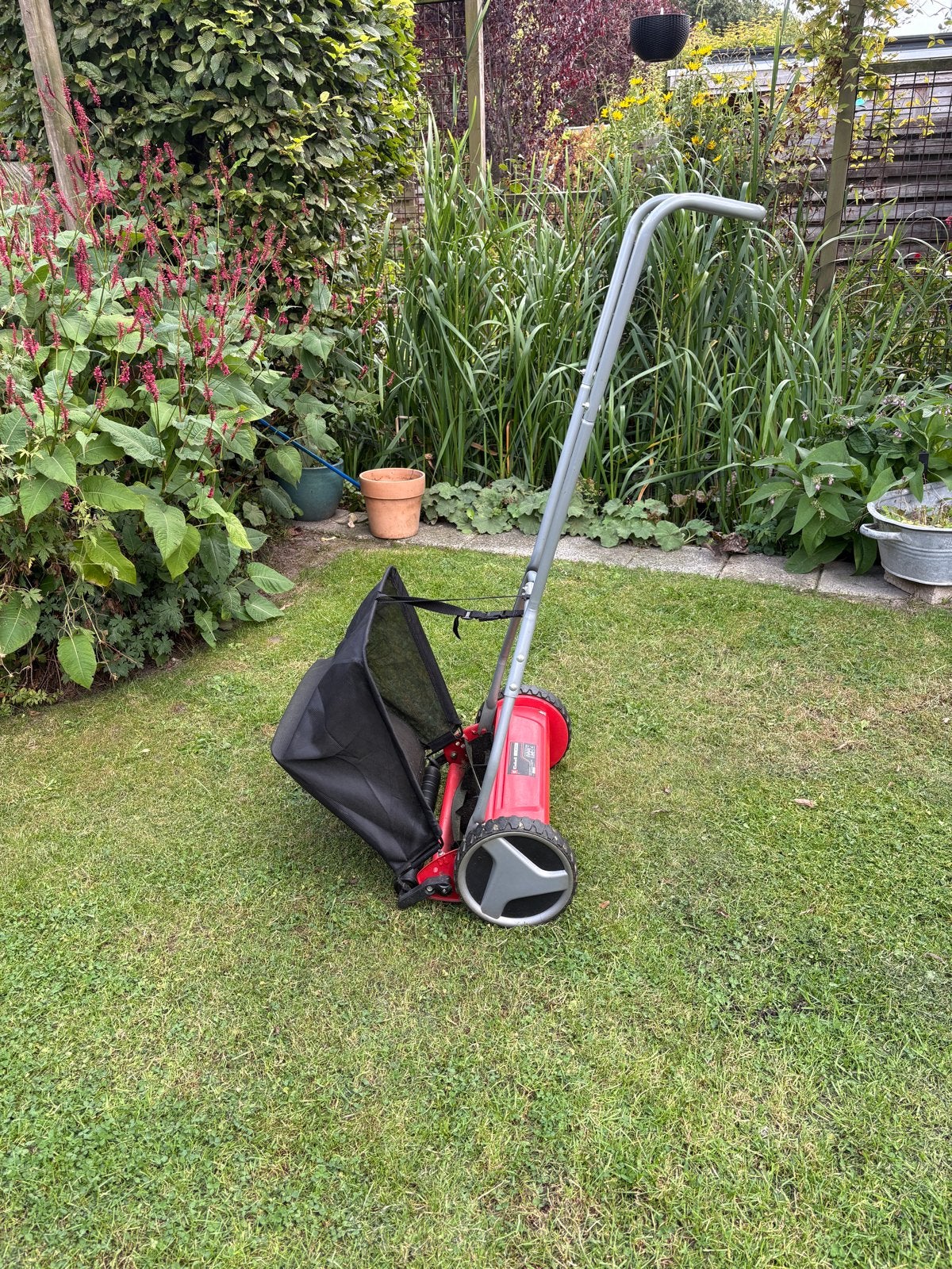 Einhell Handgrasmaaier - Nog super netjes!, Ophalen, Handgrasmaaier, Zo goed als nieuw, Opvangzak