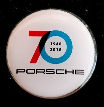 Porsche -70- 1948-2018 pin rond 25 mm, Ophalen of Verzenden, Nieuw, Transport, Speldje of Pin