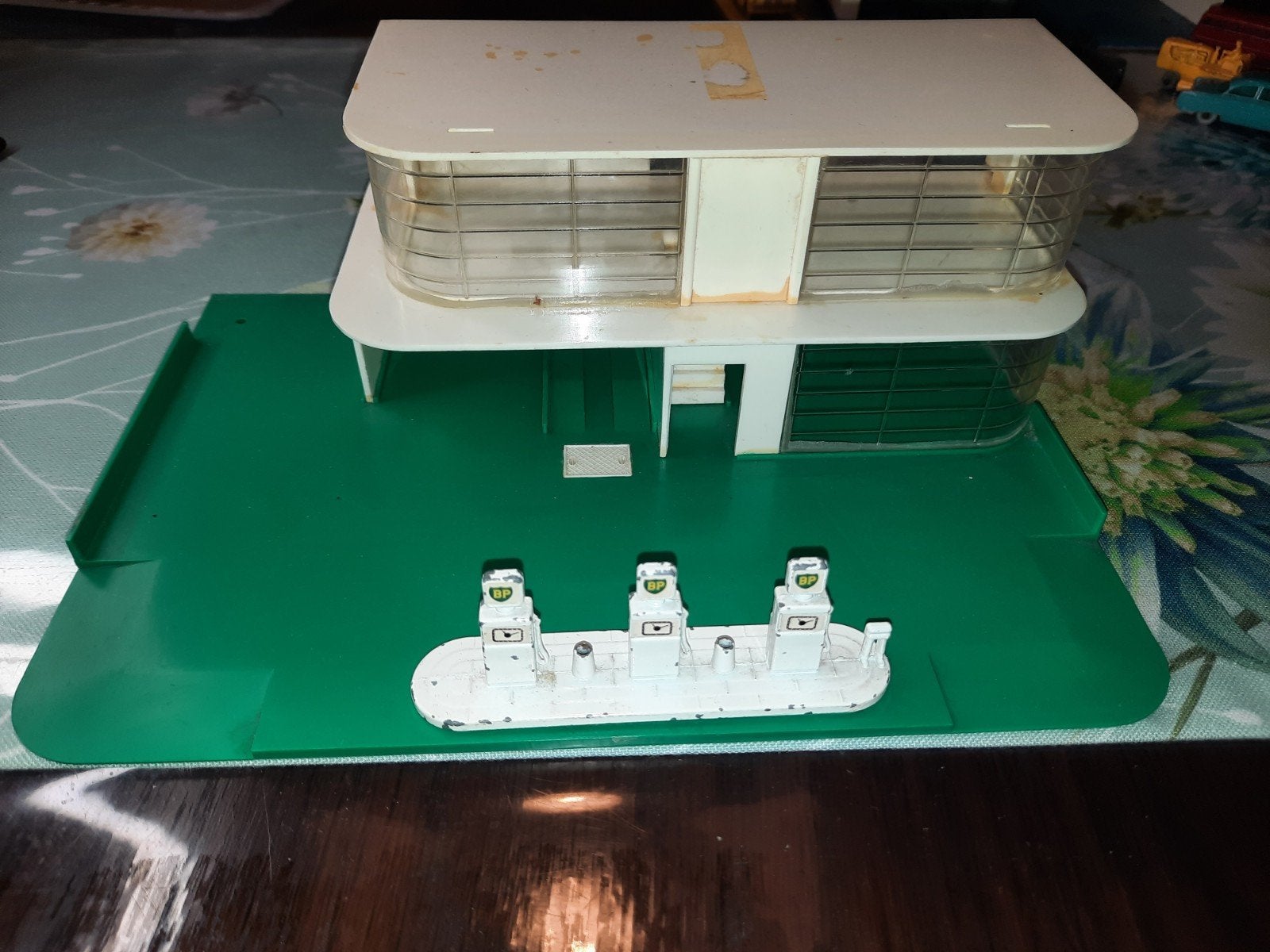 Vintage BP Tankstation met Garage - Schaalmodel, Ophalen of Verzenden, Gebruikt, 1:50 tot 1:144