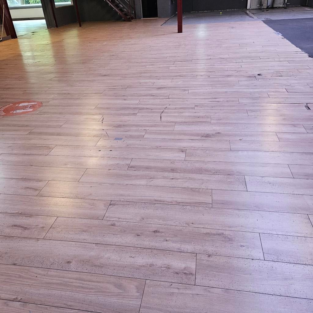 Laminaat 1000 m2 gratis af te halen in Weesp, Ophalen, Gebruikt, 75 m² of meer, Bruin