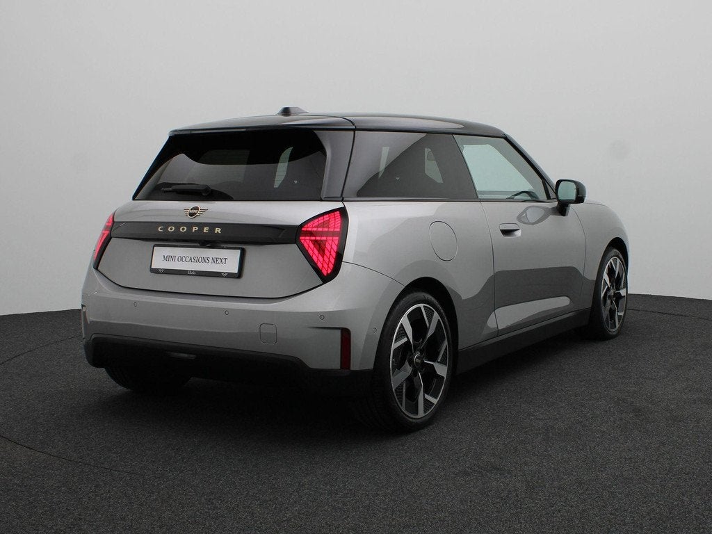 MINI 3-Deurs Cooper E Pakket L + Glazen panoramadak + Harman, Auto's, Mini, 41 kWh, Met garantie (alle), 4 stoelen, Leder en Stof