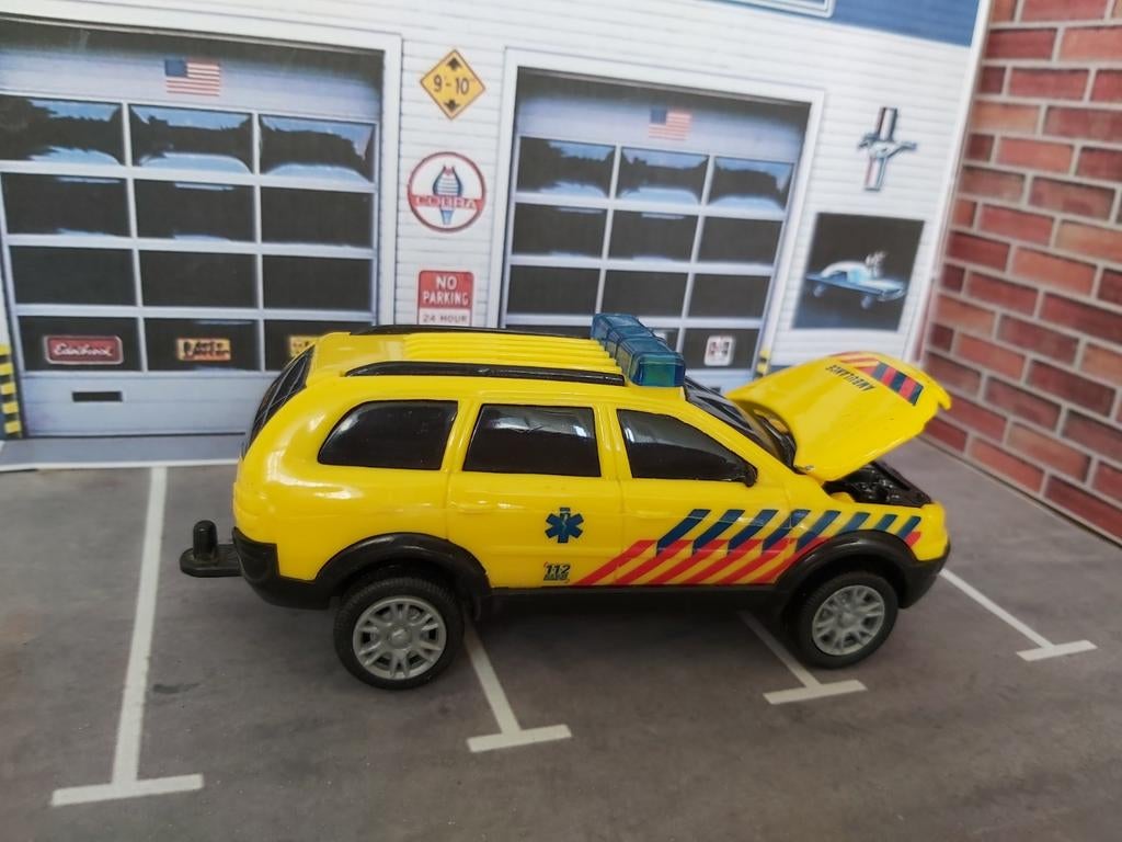 Ambulance Nederland  Met aanhanger (Teama), Verzenden
