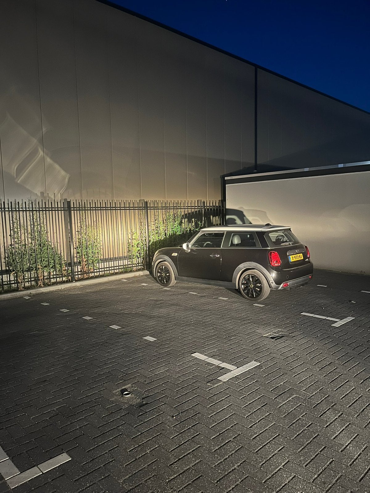 Parkeerplaats te huur weert stalling auto caravan camper, Limburg