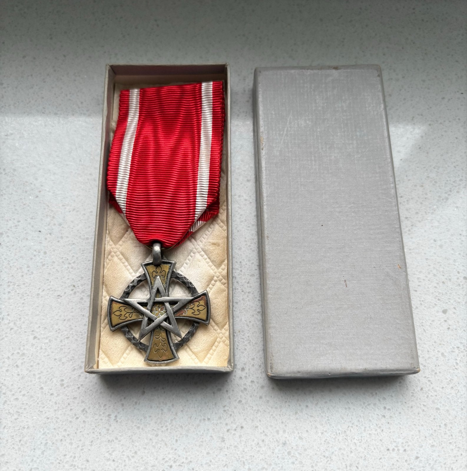 medaille onderscheiding in doosje, Ophalen of Verzenden, Overige soorten, Overige gebieden, Lintje, Medaille of Wings