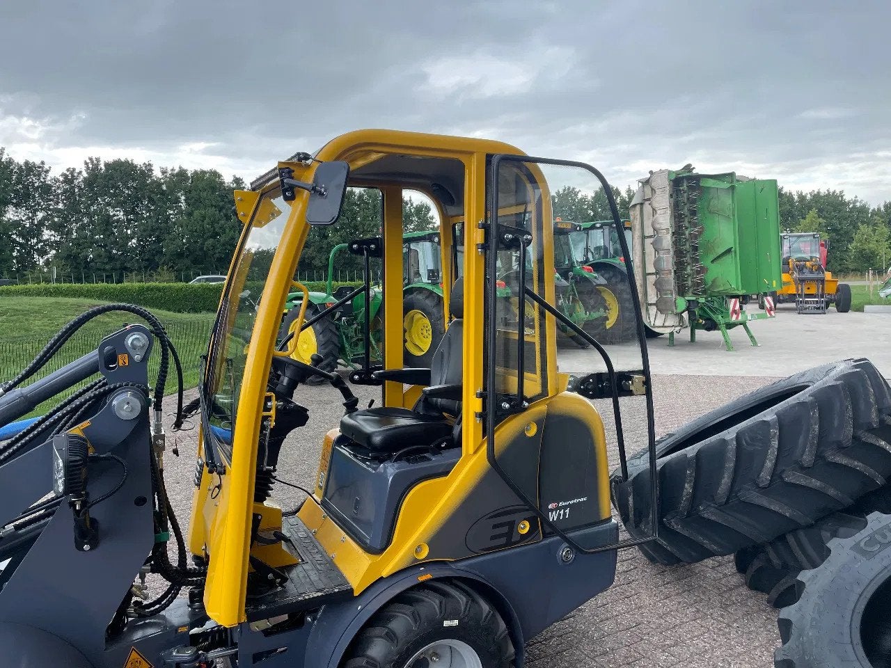Eurotrac W11C (bj 2025), Wiellader of Shovel