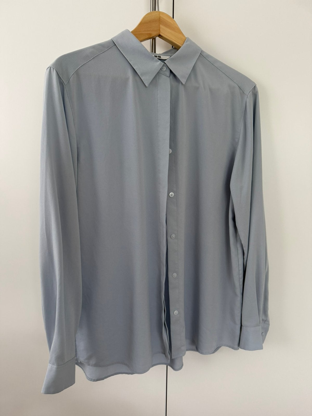 Blauw overhemd dames Uniqlo 2025, Kleding | Dames, Blouses en Tunieken, Ophalen, Zo goed als nieuw, Maat 42/44 (L), Blauw