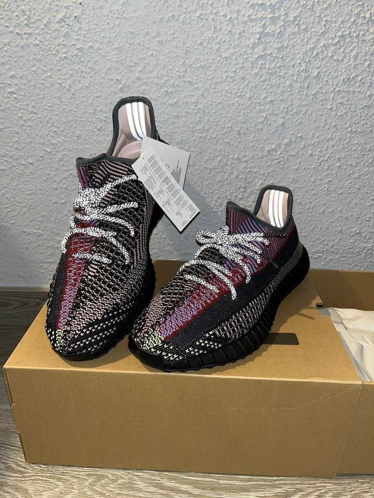 NIEUW - Yeezy 350 V2 Yecheil (Non-Reflective) - Maat 47 1/3, Overige kleuren, Verzenden, Nieuw, Sneakers of Gympen