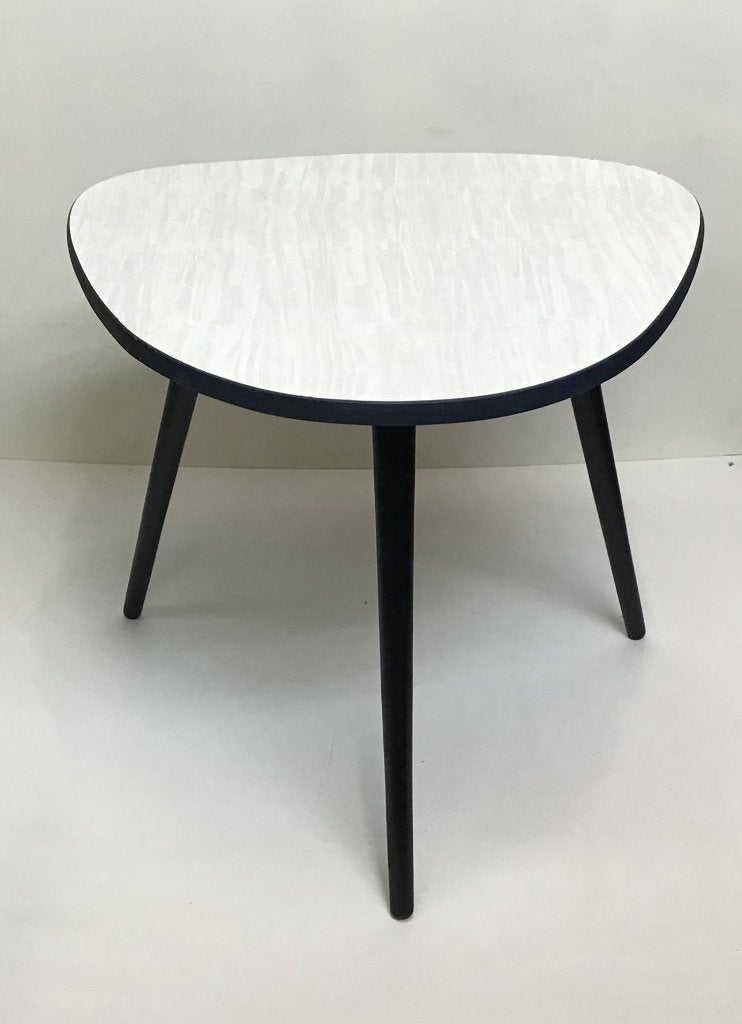 Vintage tafel, met formica blad en houten pootjes, Ophalen of Verzenden, Huis en Inrichting