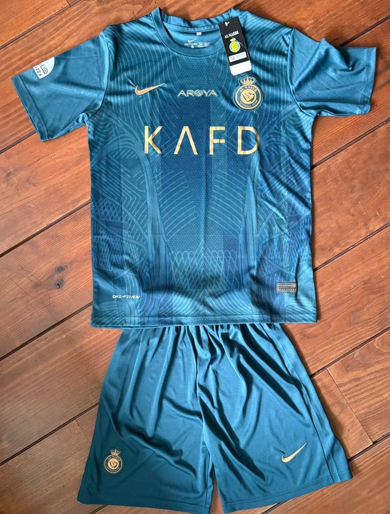 Al Nassr Nike voetbal tenue maat M nieuw met tag er nog aan., Maat XL, Ophalen of Verzenden, Zo goed als nieuw, Shirt