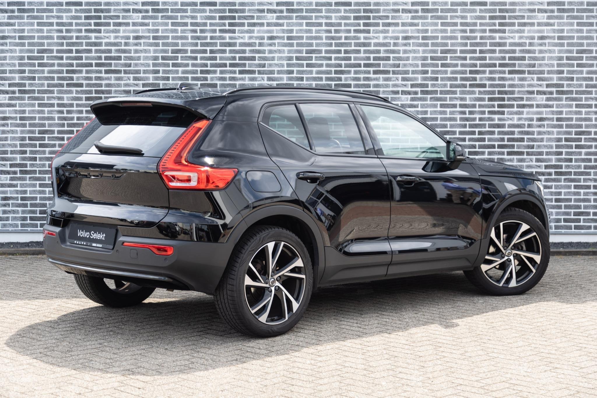 Volvo XC40 1.5 T2 Plus Dark | Achteruitrijcamera | Parkeerse, Auto's, Gebruikt, Euro 6, Zwart, Origineel Nederlands