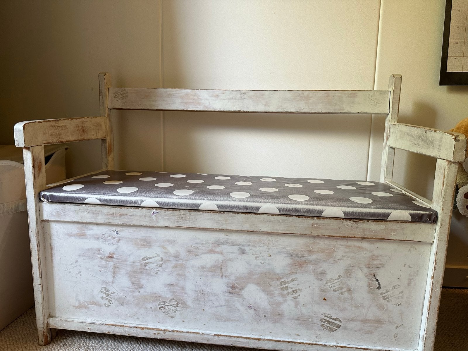 Vintage houten bankje met opbergruimte en stippen kussen, Antiek en Kunst, Ophalen