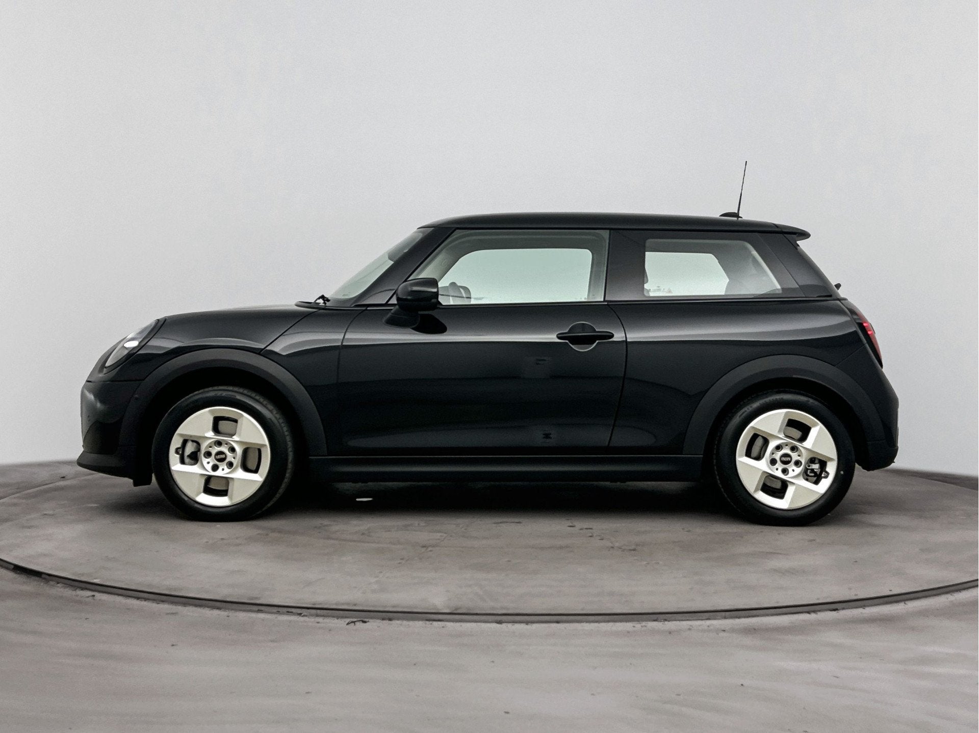MINI Hatchback Cooper C Essential Automaat / LED / Driving A, Auto's, Dealer onderhouden, Stof, Gebruikt, 156 pk