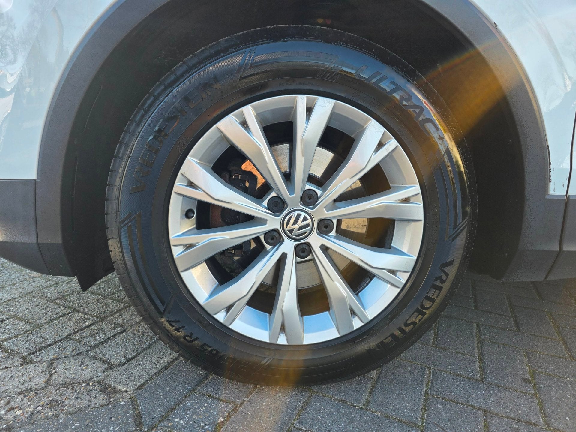 Volkswagen Tiguan 1.4 TSI ACT Comfortline |automaat|trekhaak, Auto's, Stof, 4 cilinders, 150 pk, Wit