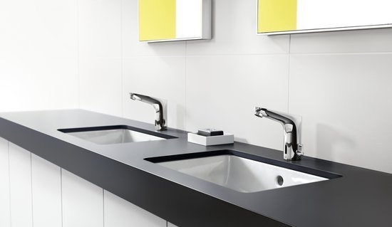 2 stuks elec. wastafelkranen Grohe, voor dubbele wastafel, Ophalen, Zo goed als nieuw, Chroom, Kraan