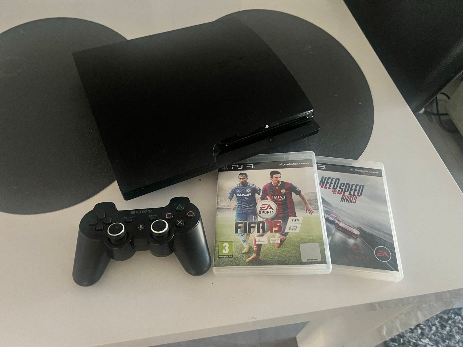 PlayStation 3 Slim met controller en 2 games, Spelcomputers en Games, Met 1 controller, Slim, Gebruikt, Met games