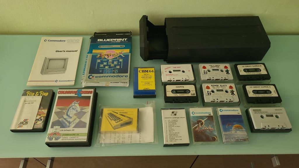 Commodore 64 cassette’s + handleidingen + opbergbox, Verzenden
