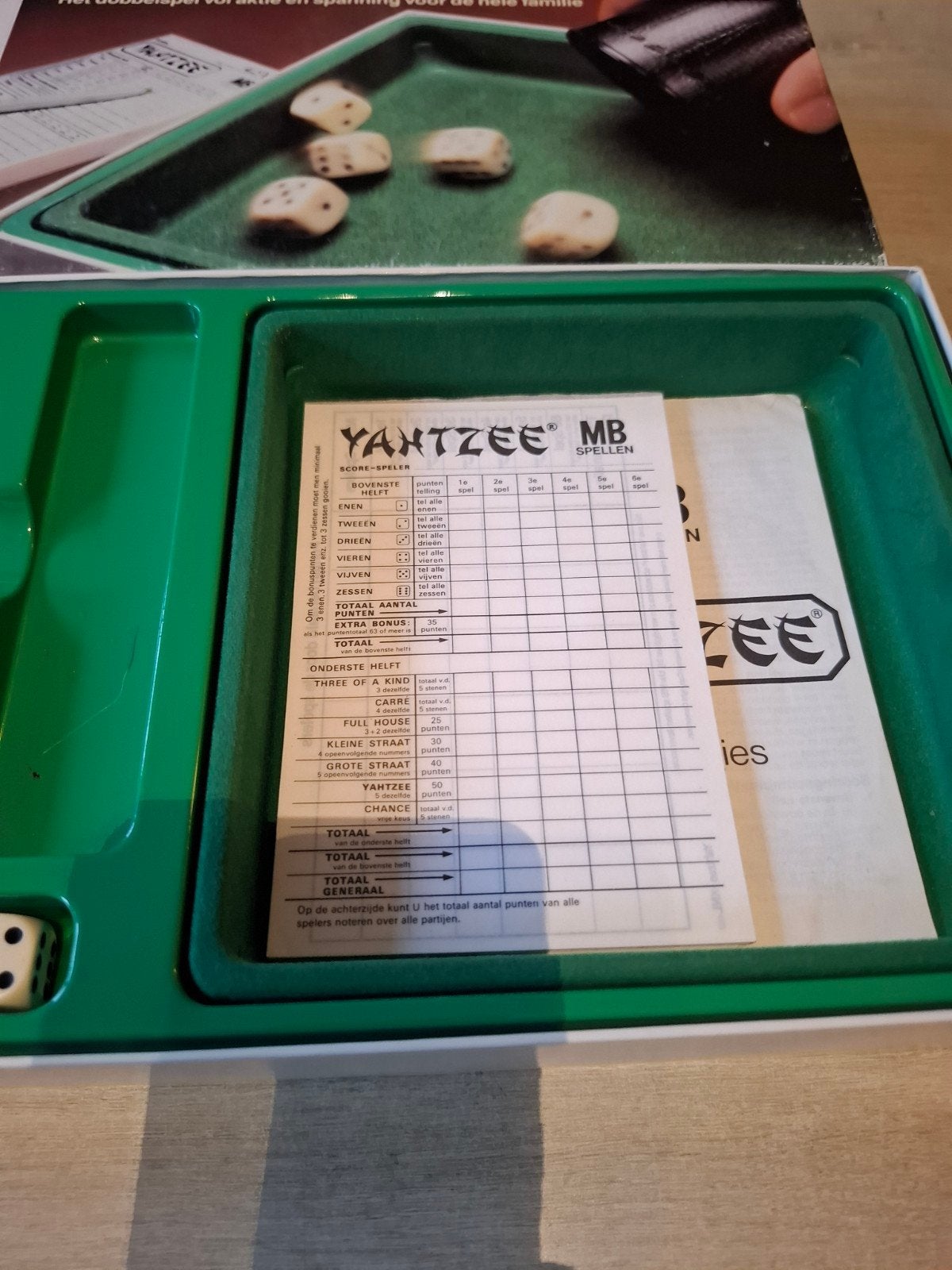 Vintage Yahtzee dobbelspel van MB Spellen, Hobby en Vrije tijd, Klantenservice@hasbro.nl, Postbus 300, 3700 AH Zeist, Nederland