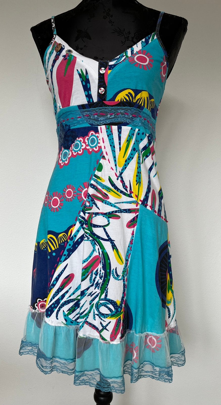 Blauw/witte zomerjurk maat S lijkt op Save the Queen, Kleding | Dames, Maat 38/40 (M), Blauw, Ophalen of Verzenden, Zo goed als nieuw