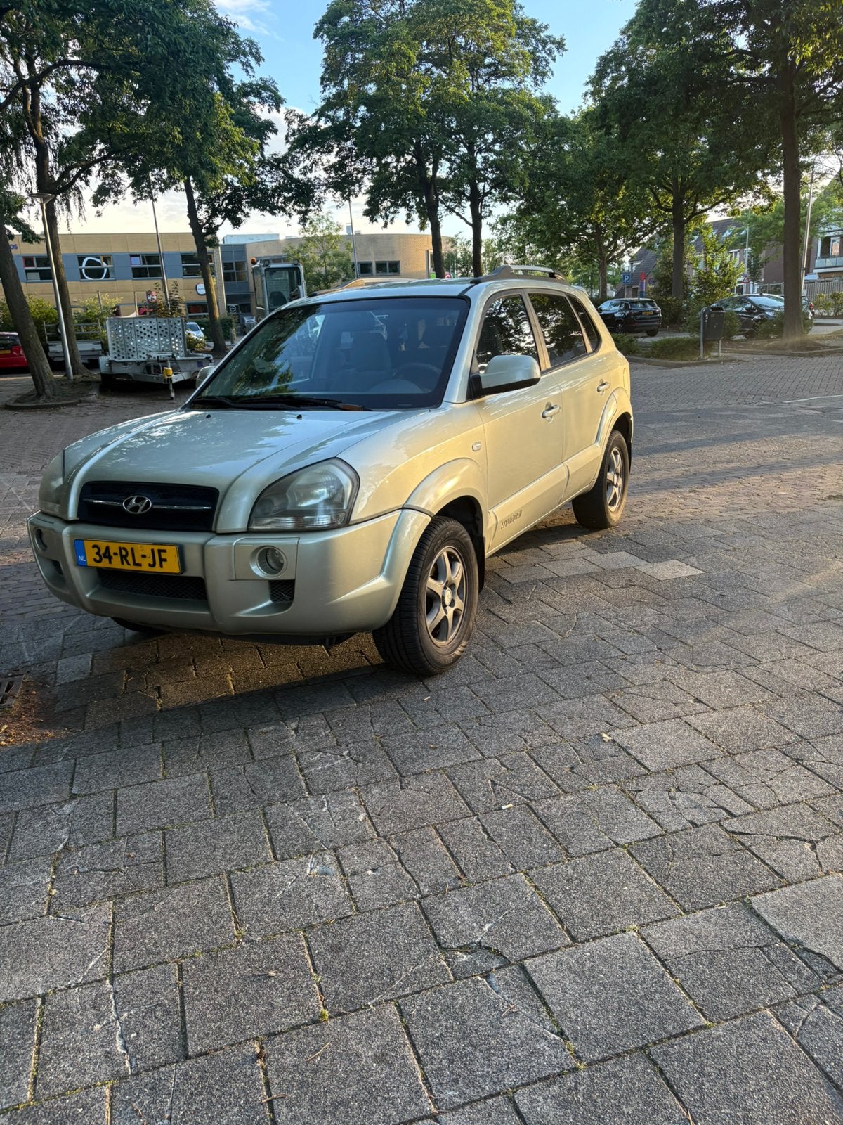 Hyundai Tucson 2.0 I 2WD 2005 Grijs, Auto's, Hyundai, Stof, 4 cilinders, Origineel Nederlands, 75 €/maand
