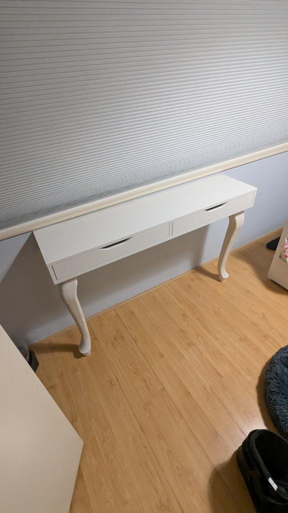 Witte sidetable met 2 lades en sierlijke poten, Ophalen, Gebruikt, 100 tot 150 cm, Minder dan 100 cm
