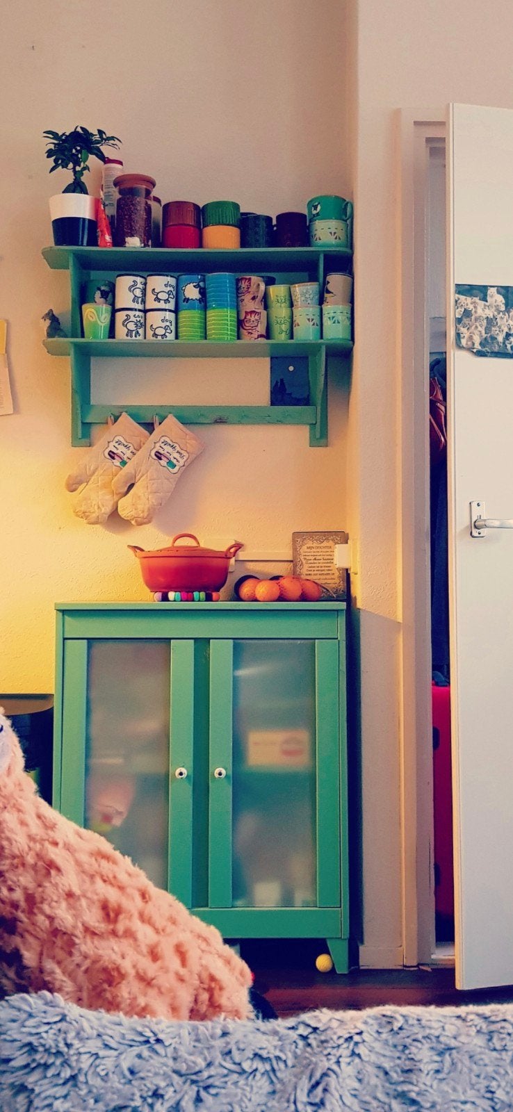 Vintage groen kastje met rekje/plank, Ophalen, 100 tot 150 cm, Overige houtsoorten, 50 tot 100 cm