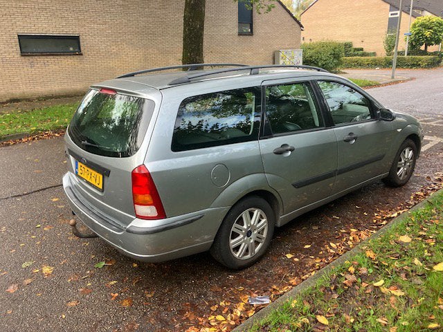 Ford Focus 1.6I 74KW 2005 Grijs, Auto's, 1596 cc, 15 km/l, 4 cilinders, 100 pk