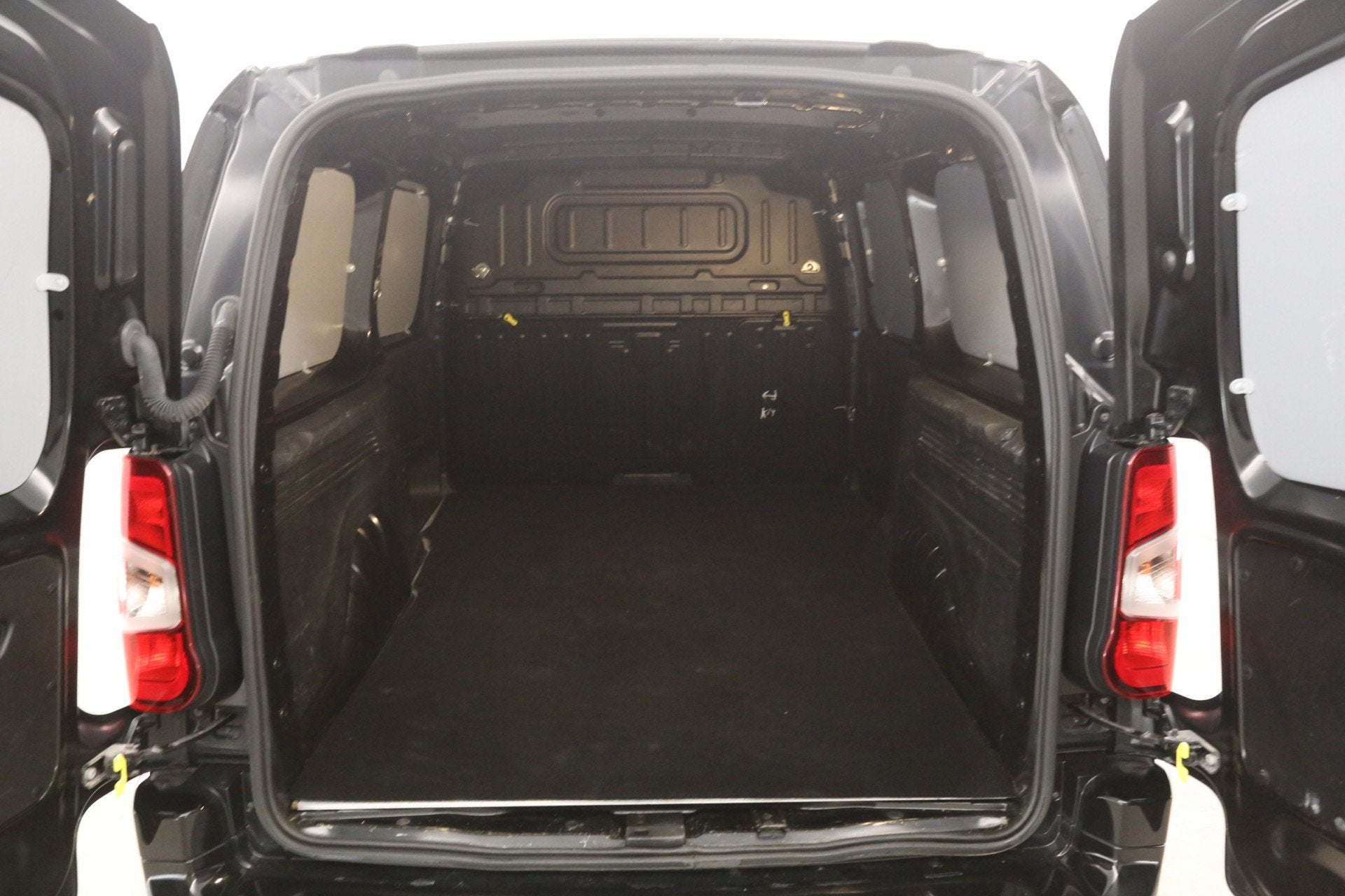 Opel Combo 1.5 BlueHDI EAT8 130PK Innovation L2 | Aut. | Air, Auto's, Bestelauto's, Stof, Gebruikt, Euro 6, 4 cilinders
