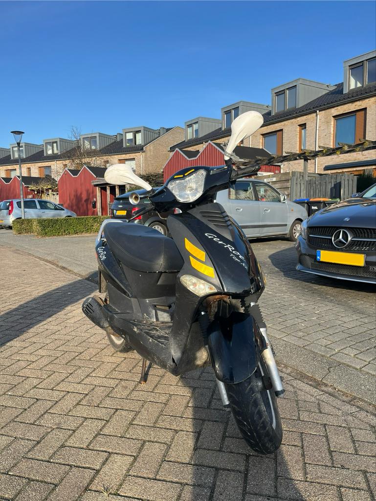 Yamasaki scooter - rijdt goed, met aandachtspunten, Fietsen en Brommers, Ophalen, Gebruikt, Overige typen, Overige merken