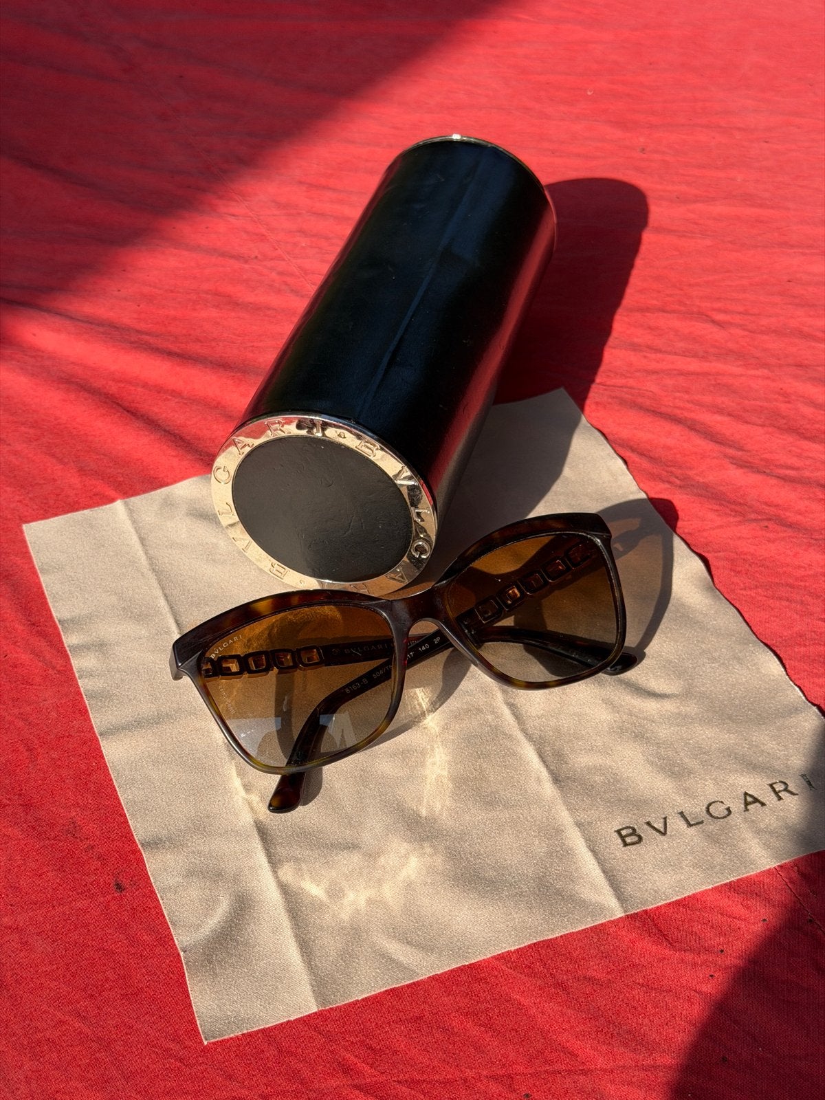 Bvlgari zonnebril met etui en doekje, Overige merken, Zonnebril, Bruin, Ophalen of Verzenden