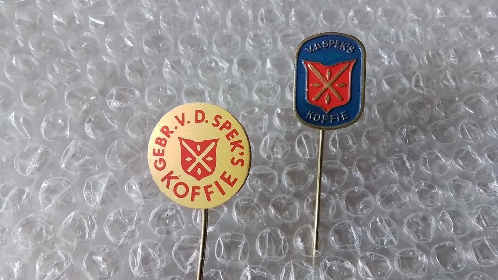 2 verschillende speldjes van der spek's koffie, Verzamelen, Ophalen of Verzenden, Zo goed als nieuw, Overige onderwerpen